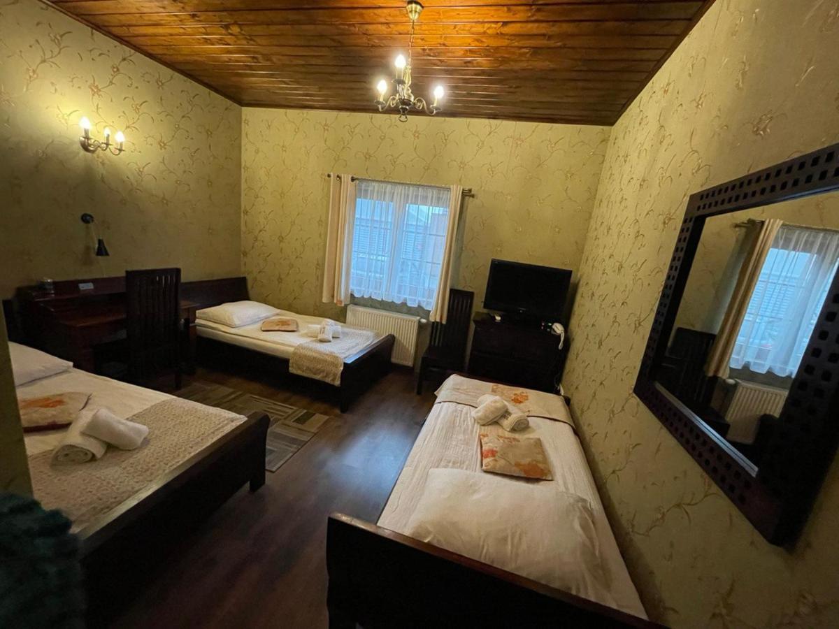 Hotel Tyrol I Restauracja Zycie Gruzji Osielsko Экстерьер фото