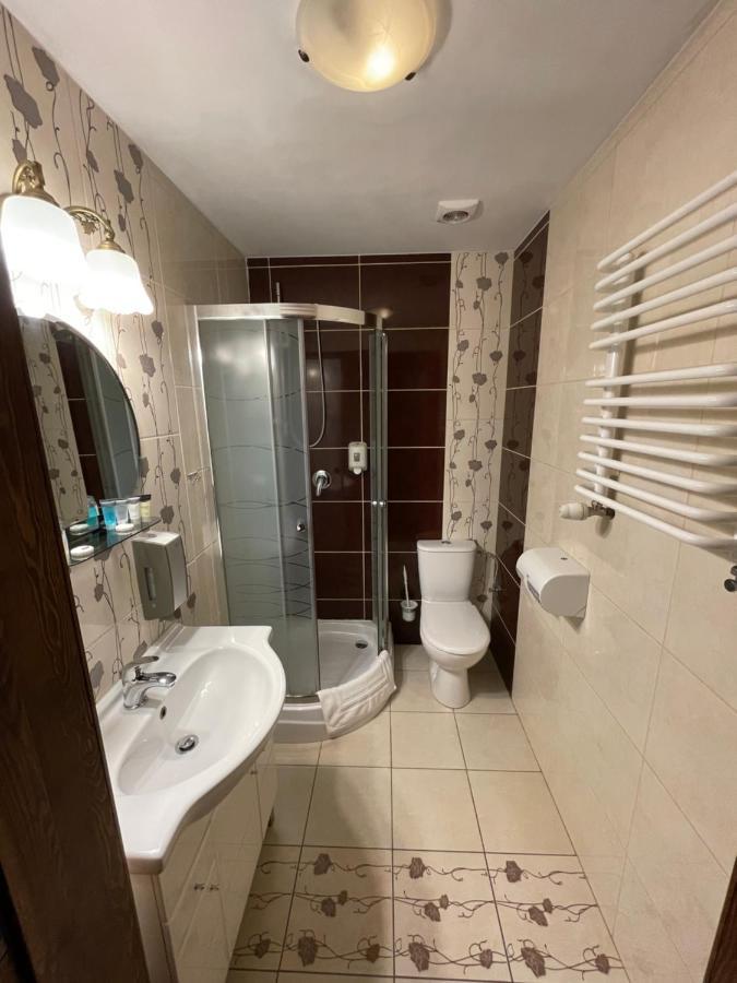 Hotel Tyrol I Restauracja Zycie Gruzji Osielsko Экстерьер фото