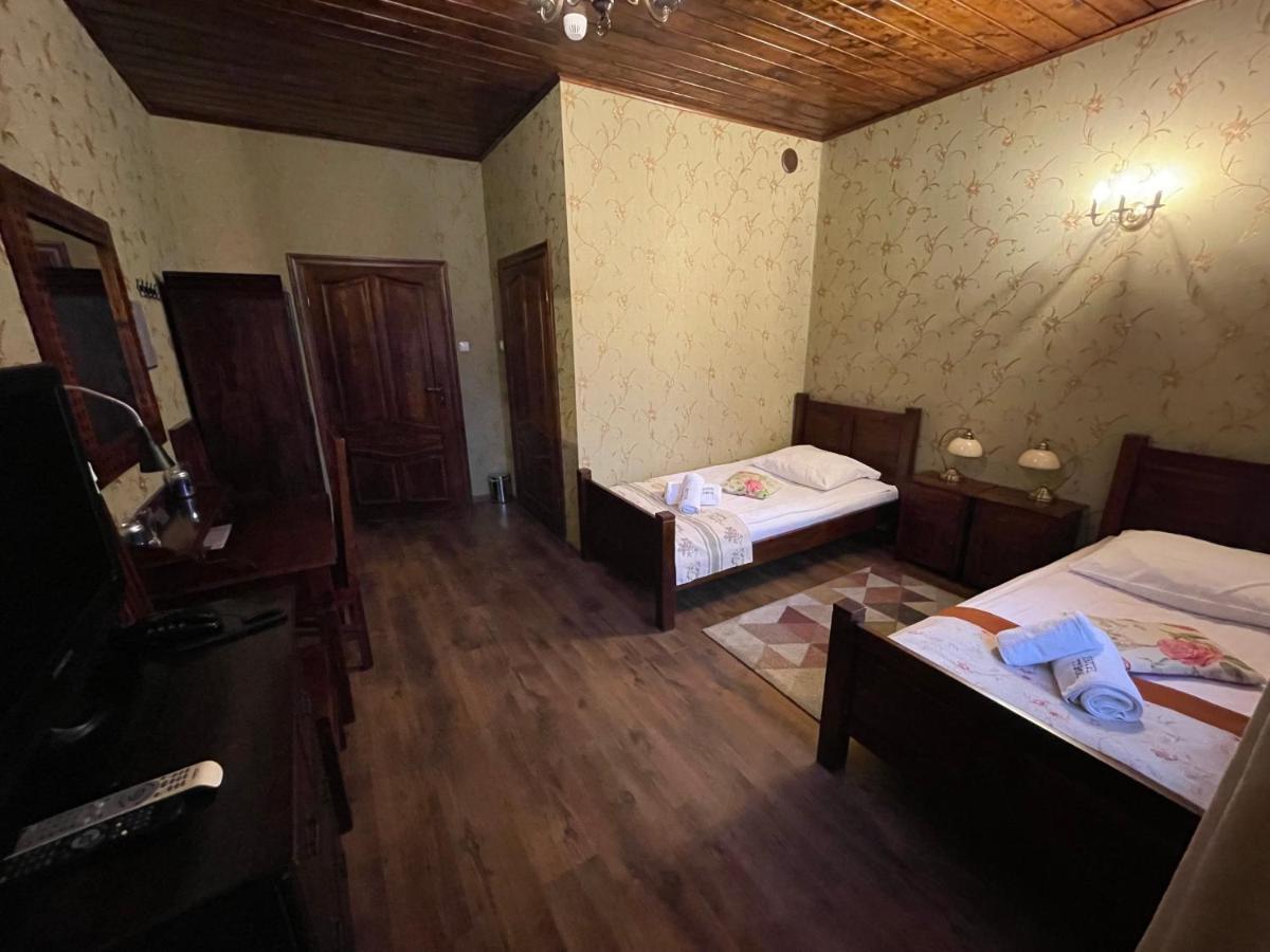 Hotel Tyrol I Restauracja Zycie Gruzji Osielsko Экстерьер фото